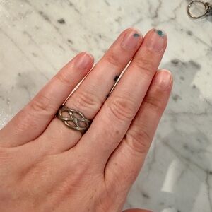 Elegant Silver Women's Ring